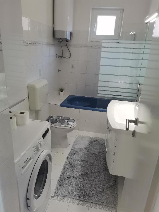 Apartmani Darko Rtina Esterno foto