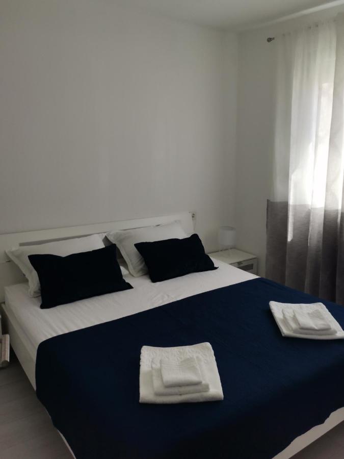Apartmani Darko Rtina Esterno foto