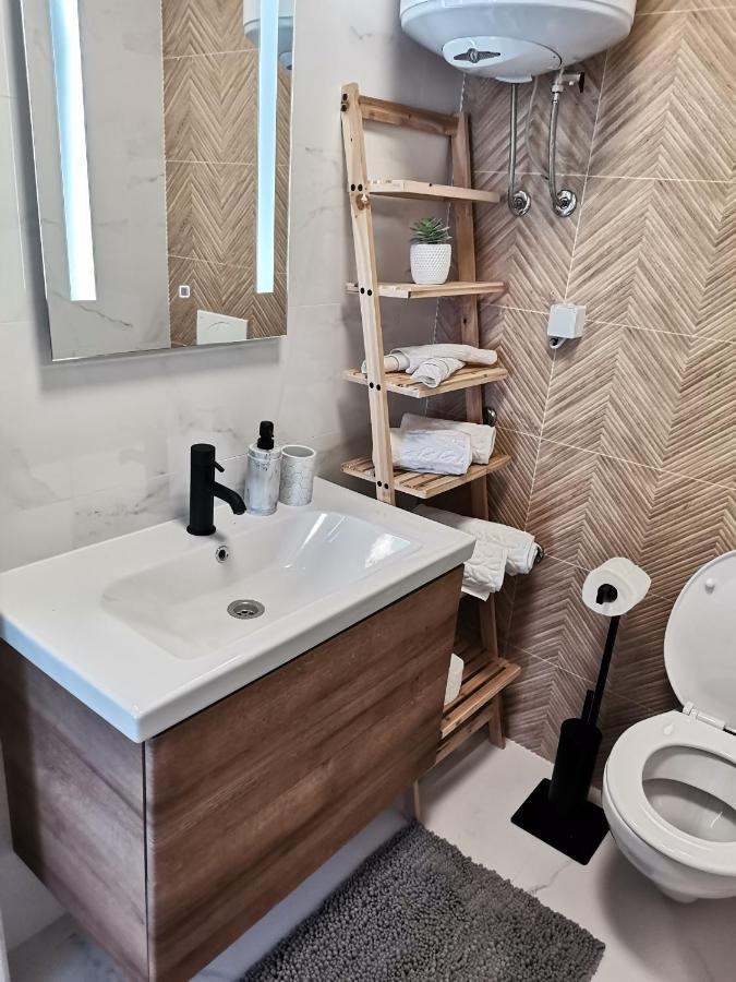Apartmani Darko Rtina Esterno foto