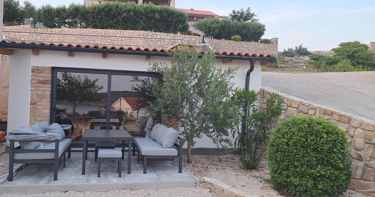 Apartmani Darko Rtina Esterno foto